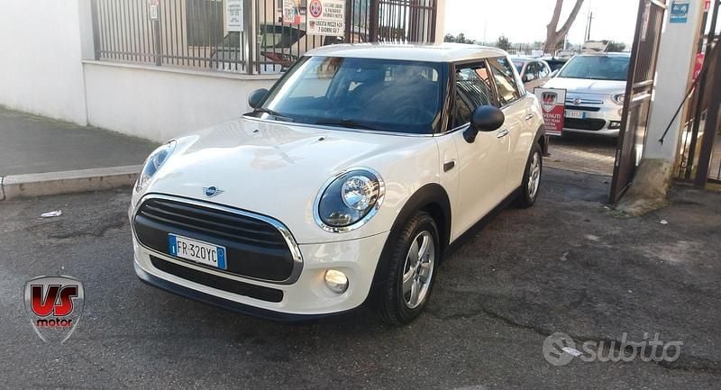 Usata Mini ONE 75 CV (55 kW) 2018 Beige Utilitaria