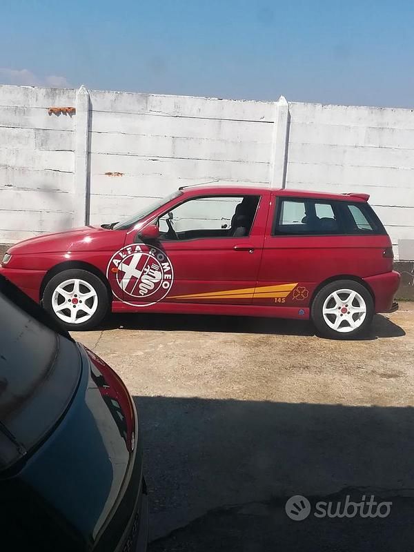 Usata Alfa Romeo 145 Quadrifoglio 150 CV (110 kW) 1996 Rosso Utilitaria