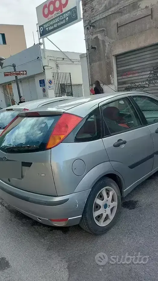 Usata Ford Focus 100 CV (73 kW) 2004 Grigio Berlina