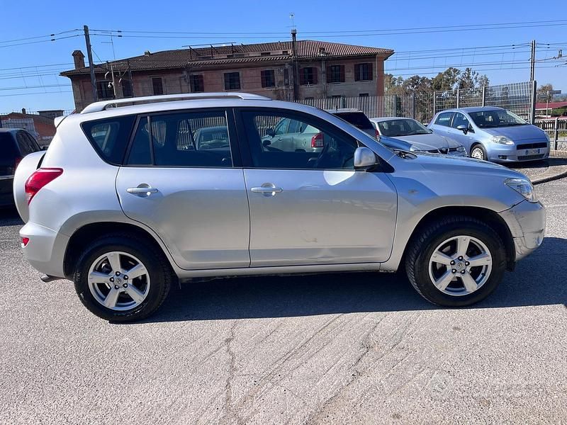 Usata Toyota RAV4 150 CV (110 kW) 2009 Grigio SUV