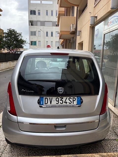 Usata Lancia Musa 90 CV (66 kW) 2009 Argento Monovolume