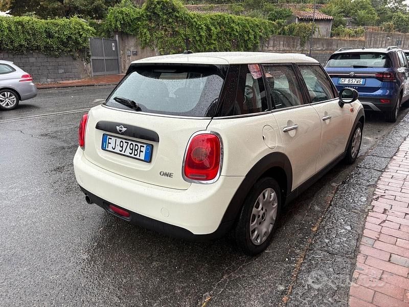 Usata Mini ONE 75 CV (55 kW) 2017 Bianco Utilitaria