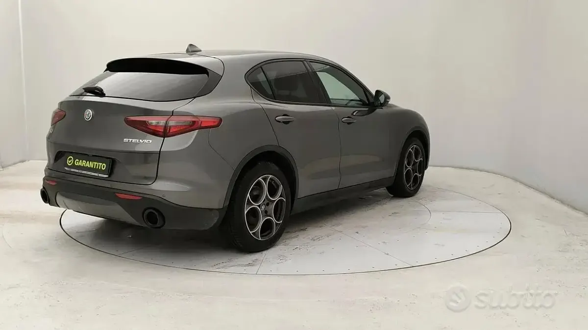 Usata Alfa Romeo Stelvio Sprint 190 CV (139 kW) 2022 Grigio SUV