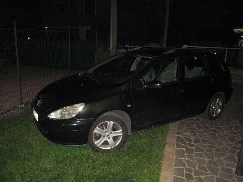 Nero Usata 2004 Peugeot 307 Station wagon | 500 € (Super prezzo) - Immagine 1/4