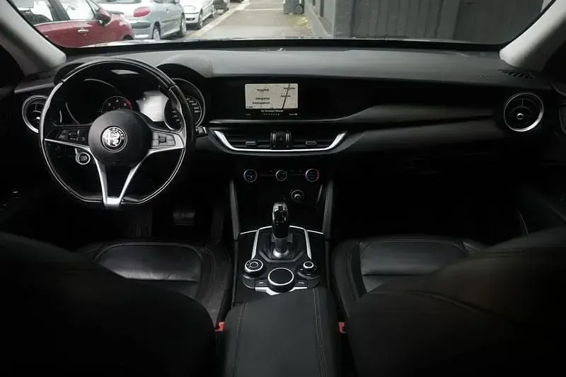 Usata Alfa Romeo Stelvio Business 210 CV (154 kW) 2017 Grigio scuro SUV