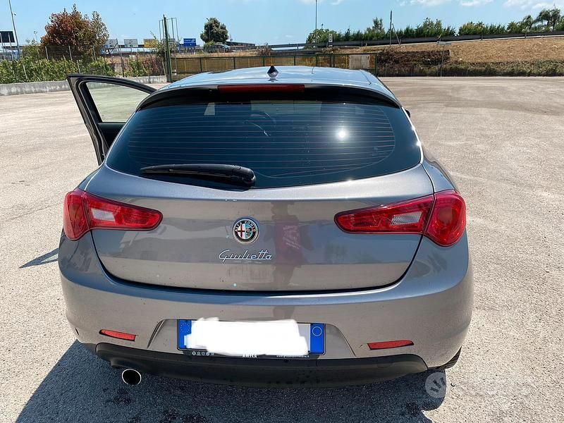Usata Alfa Romeo Giulietta 105 CV (77 kW) 2015 Grigio Utilitaria
