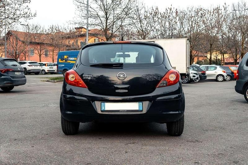 Usata Opel Corsa 86 CV (63 kW) 2011 Nero Utilitaria