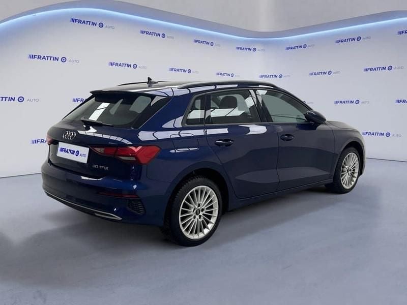 Begagnad Audi A3 Sportback Advanced 111 HK (81 kW) 2024 Grå Halvkombi