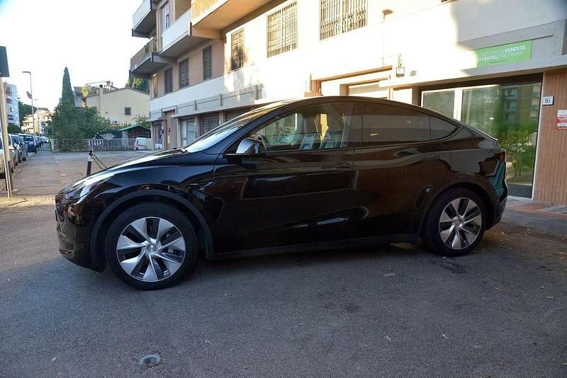 Usata Tesla Model Y RWD 219 kW (299 CV) 2023 Nero SUV