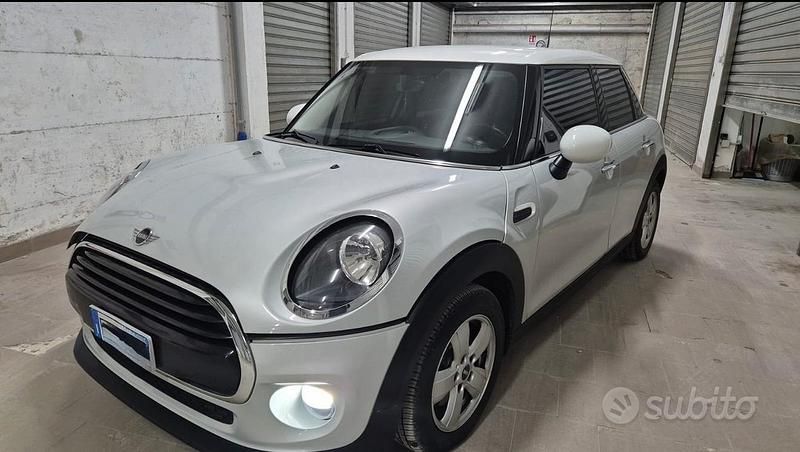Usata Mini Cooper D 116 CV (85 kW) 2019 Grigio Utilitaria