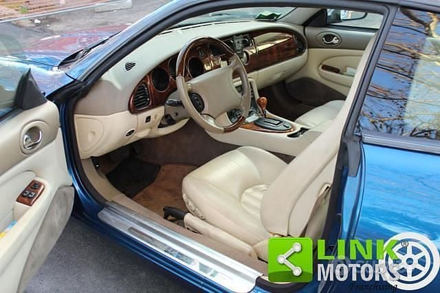 Usata Jaguar XK8 284 CV (208 kW) 1997 Blu Coupé