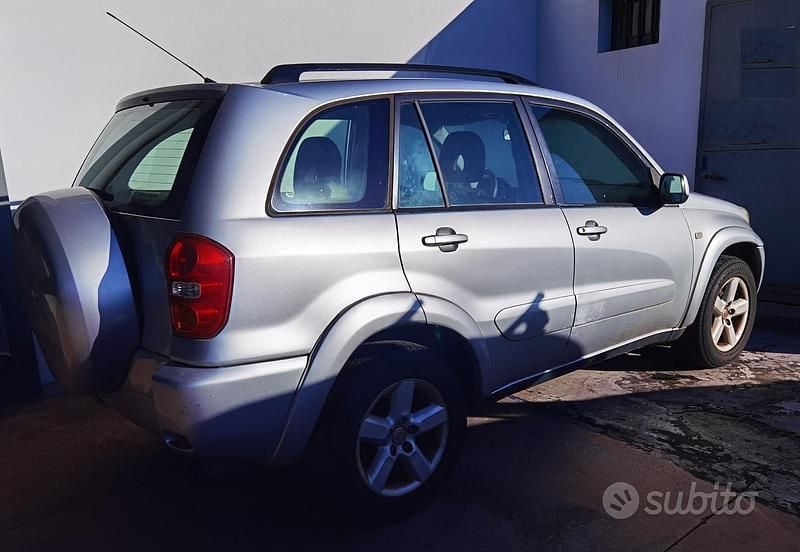 Usata Toyota RAV4 115 CV (84 kW) 2004 Grigio SUV