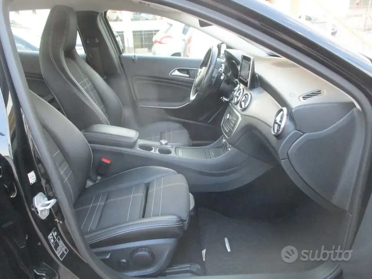 Usata Mercedes GLA200 136 CV (100 kW) 2017 Nero SUV