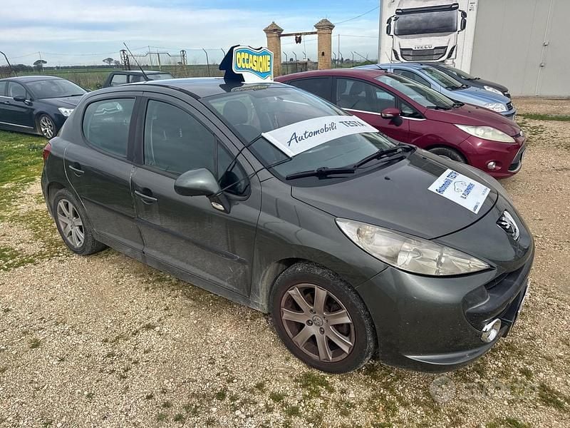 Gebraucht Peugeot 207 90 PS (66 kW) 2007 Grau Limousine