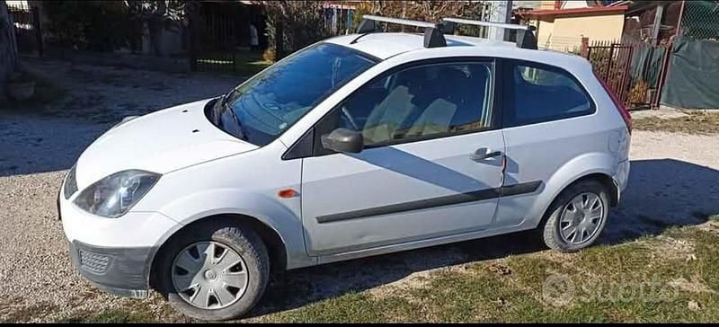 Usata Ford Fiesta 68 CV (50 kW) 2008 Bianco Berlina