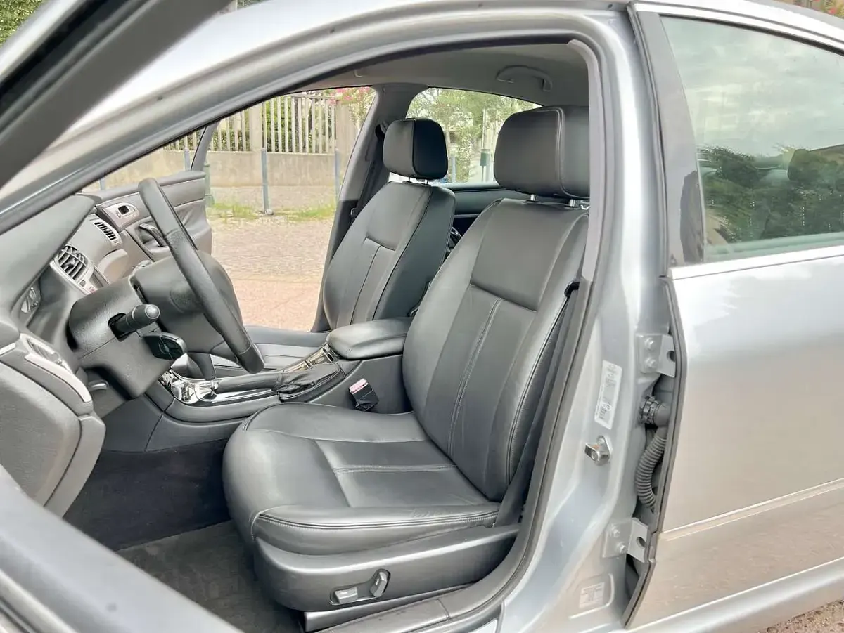 Usata Peugeot 607 208 CV (152 kW) 2010 Grigio alluminio metallizzato Berlina