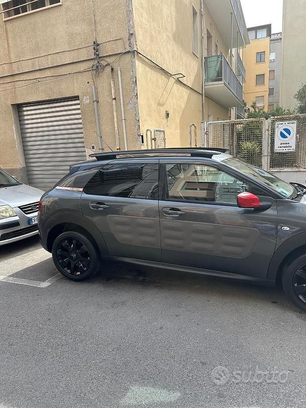 Grigio Usata 2014 Citroën C4 Cactus Due volumi | 9900 € (Buon prezzo) - Immagine 1/4