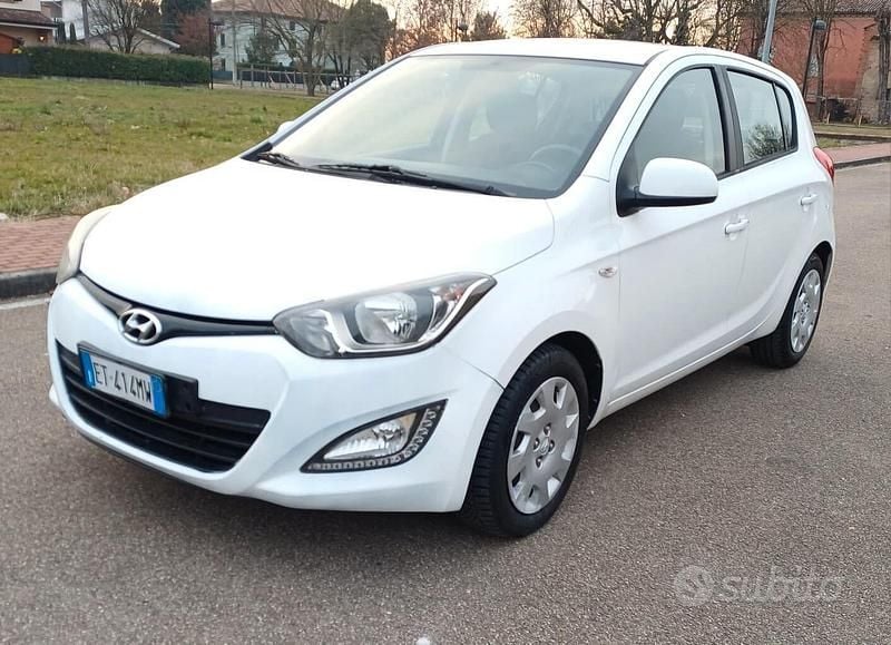 Usata Hyundai i20 Edition 85 CV (62 kW) 2013 Bianco Berlina