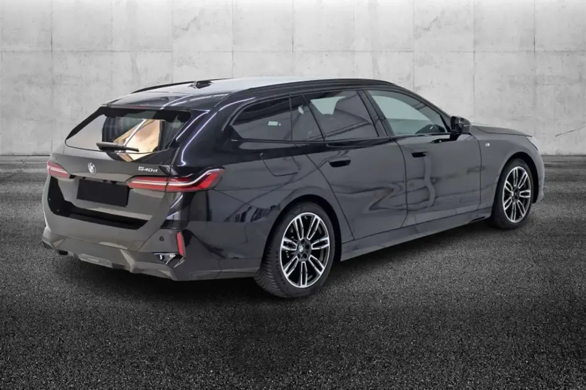 Usata BMW 540 M Sport 286 CV (210 kW) 2024 Grigio Station wagon