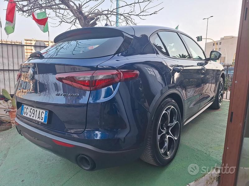Usata Alfa Romeo Stelvio Sprint 190 CV (139 kW) 2021 Blu SUV