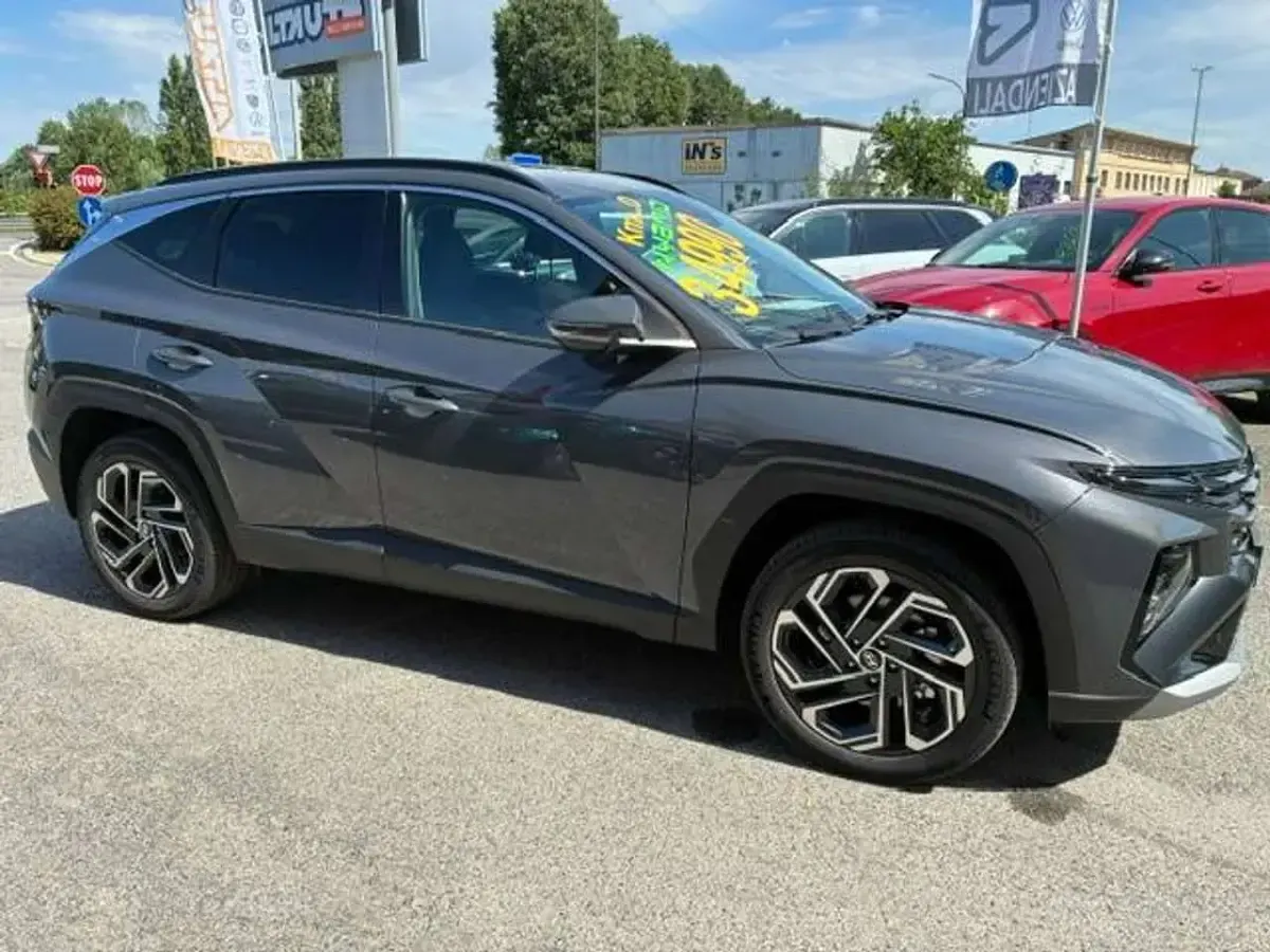 Nuova Hyundai Tucson 179 CV (131 kW) 2025 Grigio SUV