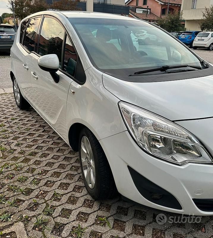 Usata Opel Meriva 95 CV (69 kW) 2011 Bianco Monovolume