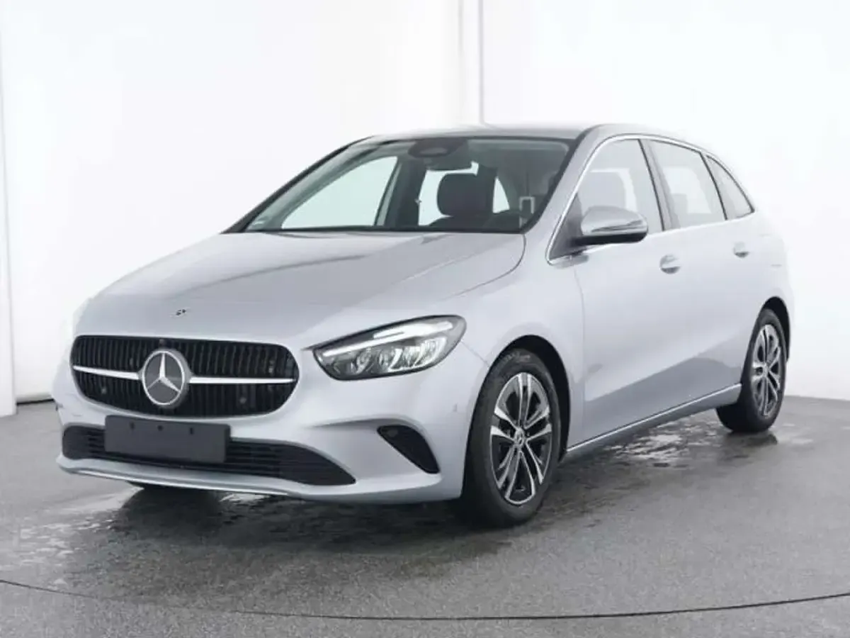 Usata Mercedes B180 136 CV (100 kW) 2025 Argento Utilitaria