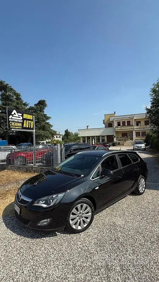 Usata Opel Astra Cosmo 140 CV (102 kW) 2011 Nero Station wagon