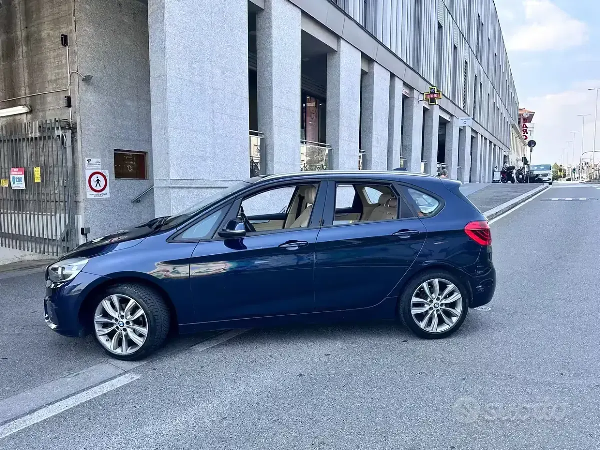 Usata BMW 220 Luxury Line 190 CV (139 kW) 2015 Grigio Monovolume