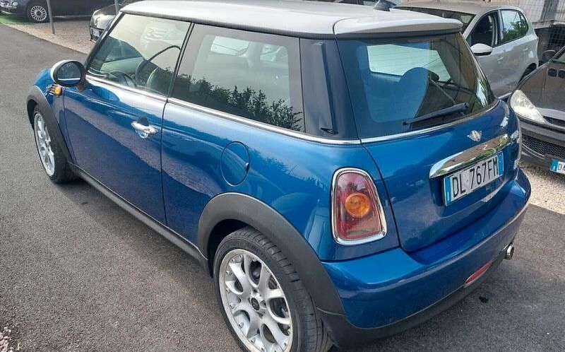 Usata Mini Cooper D 109 CV (80 kW) 2007 Blu Utilitaria