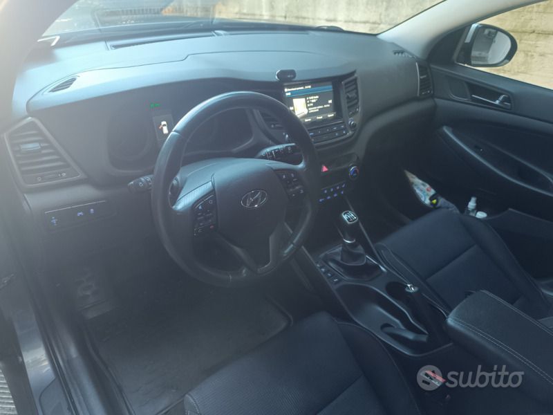Usata Hyundai Tucson Edition 141 CV (103 kW) 2017 Grigio SUV