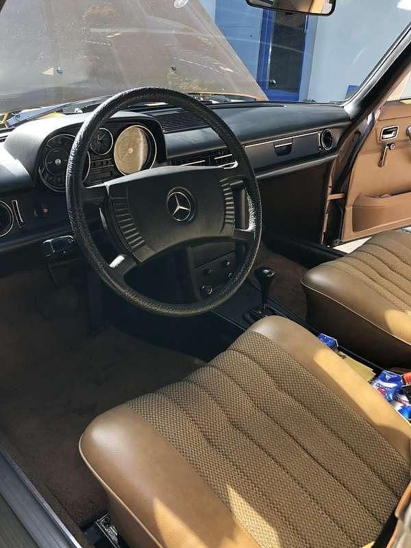 Usata Mercedes W115 109 CV (80 kW) 1975 Beige Berlina