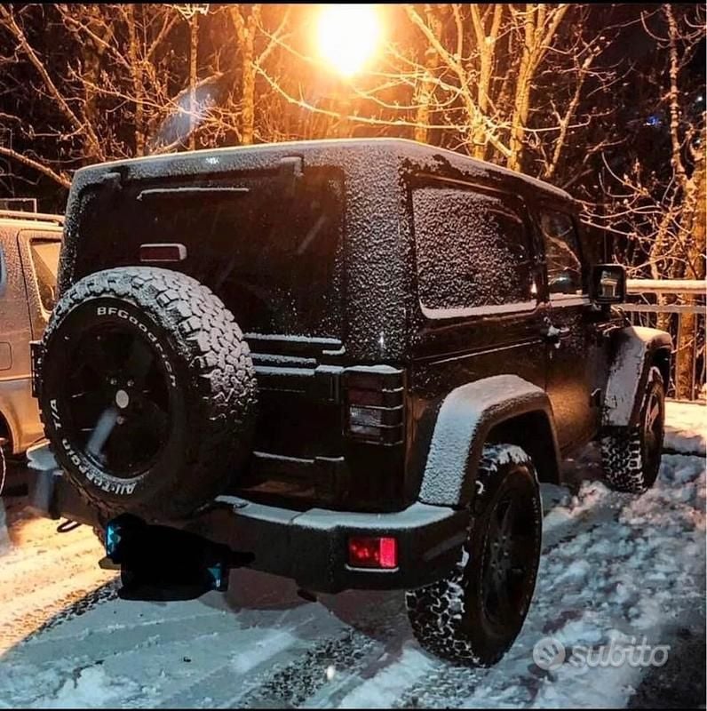 Używany Jeep Wrangler 200 KM (147 kW) 2011 Czarny SUV