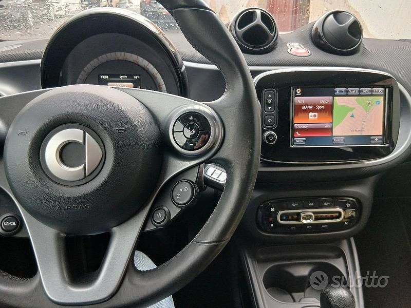 Usata Smart ForFour Prime 71 CV (52 kW) 2018 Nero Utilitaria