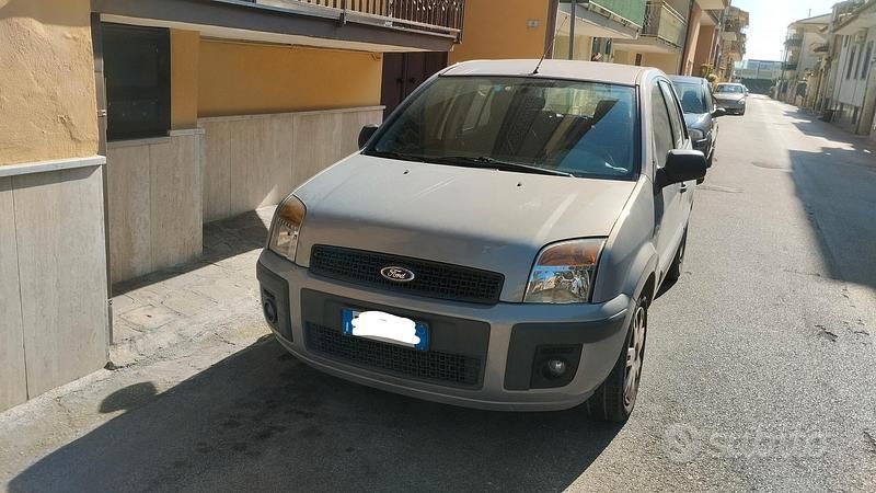 Begagnad Ford Fusion 80 HK (58 kW) 2012 Grå Halvkombi