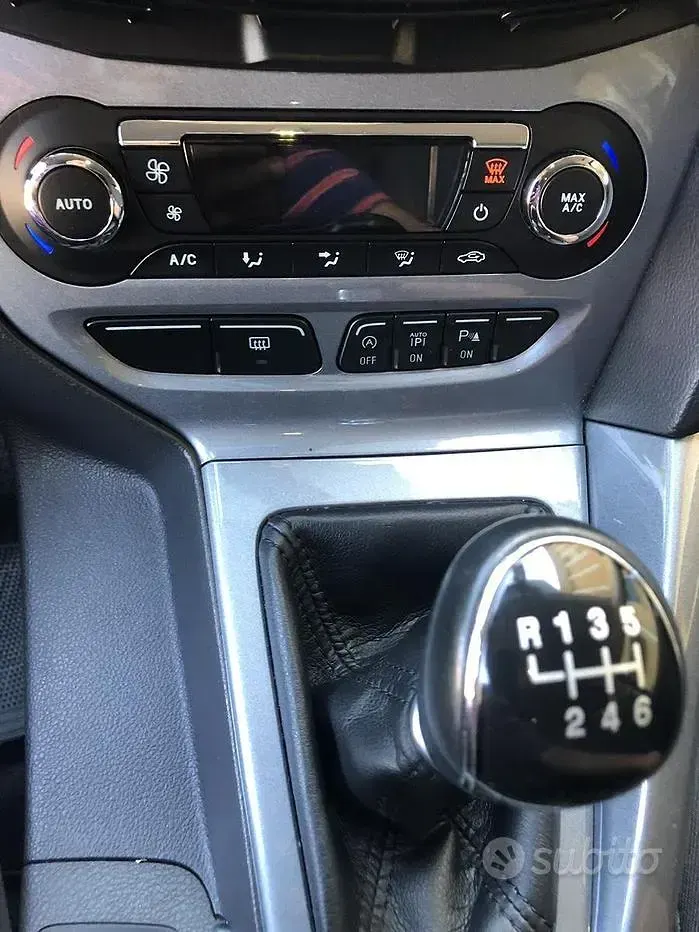 Usata Ford Focus 105 CV (77 kW) 2011 Grigio Station wagon