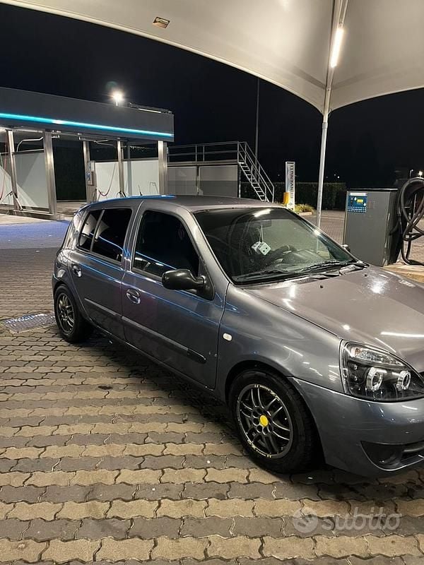 Usata Renault Clio II 75 CV (55 kW) 2007 Berlina