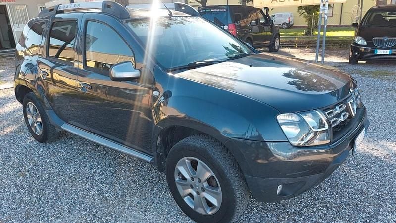 Usata Dacia Duster Lauréate 110 CV (80 kW) 2015 Grigio SUV