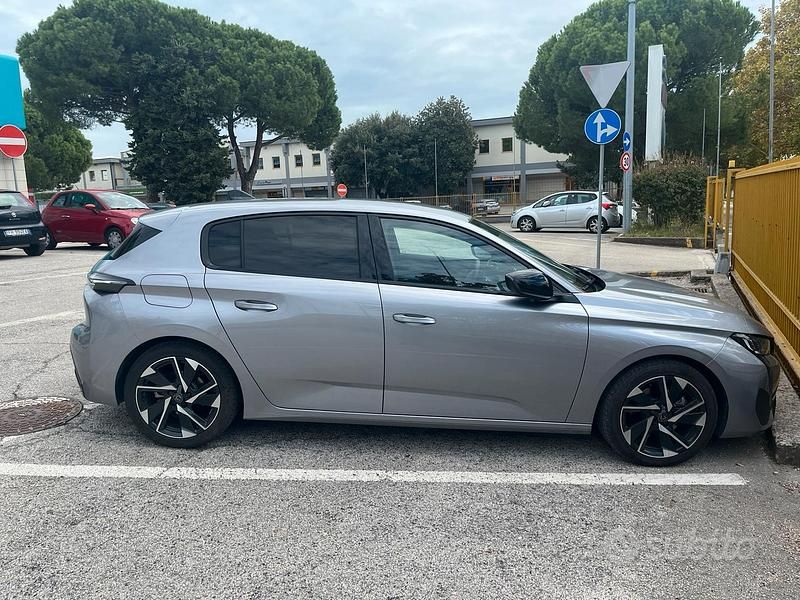 Usata Peugeot 308 130 CV (95 kW) 2022 Grigio Berlina