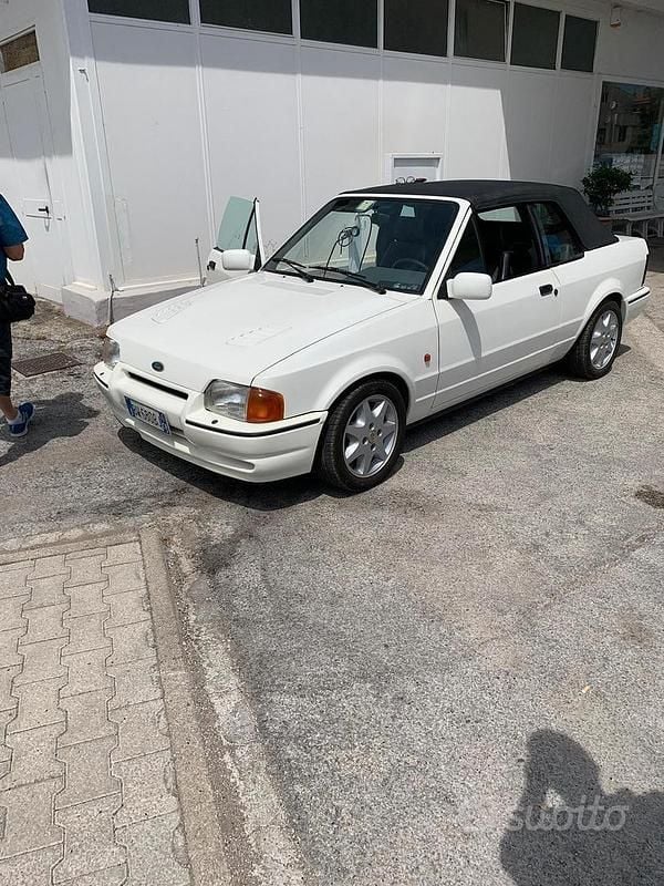 Usata Ford Escort Cabriolet 105 CV (77 kW) 1990 Bianco Cabrio