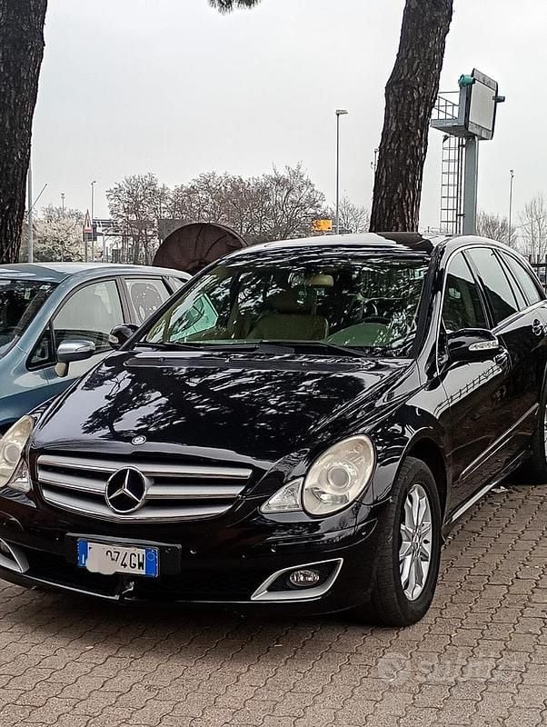 Usata Mercedes 320 224 CV (164 kW) 2007 Nero Monovolume