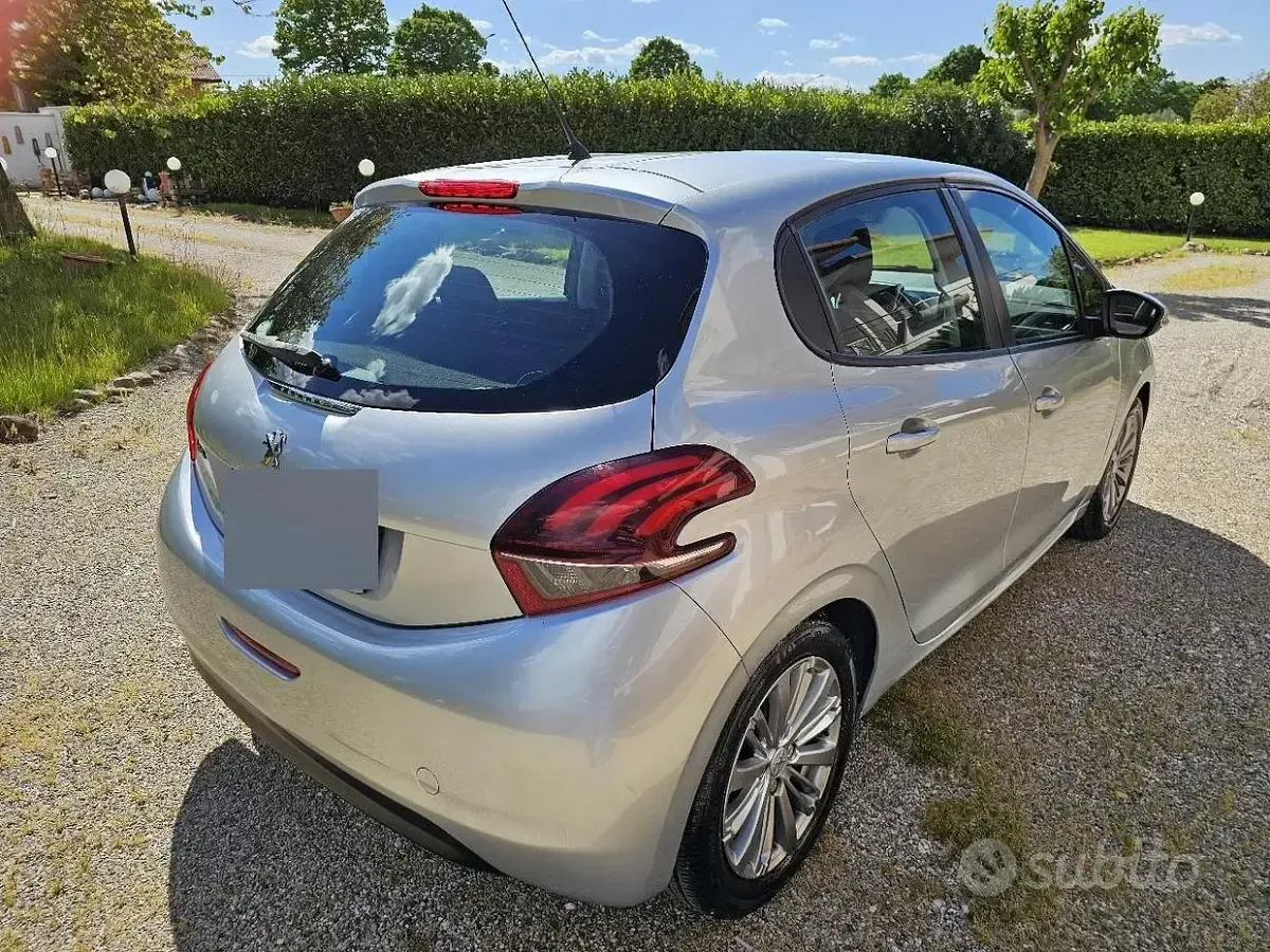 Usata Peugeot 208 Active 82 CV (60 kW) 2017 Grigio Utilitaria