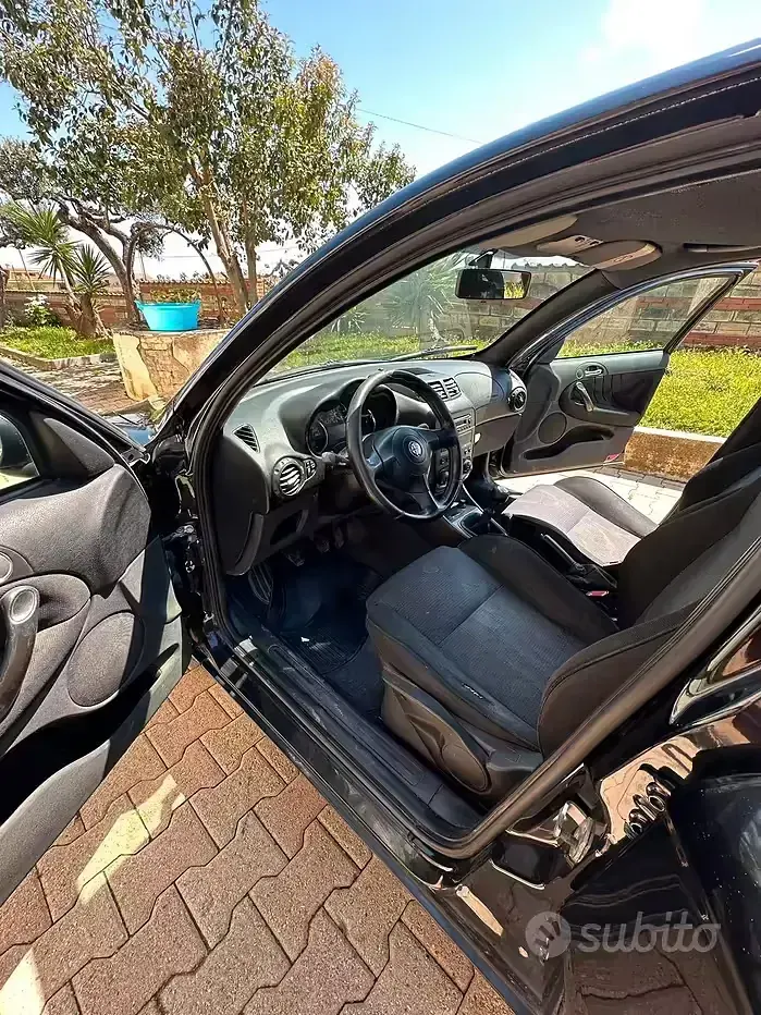 Usata Alfa Romeo 147 120 CV (88 kW) 2009 Nero Utilitaria