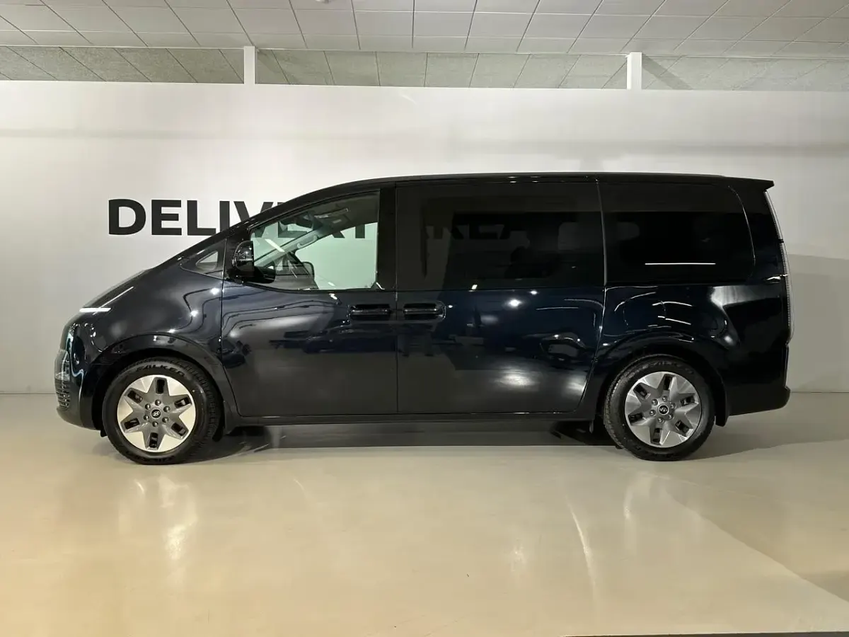 Gebraucht Hyundai Staria 177 PS (130 kW) 2023 Schwarz Van / Kleinbus