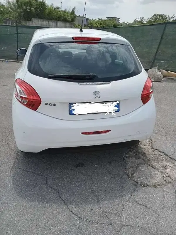 Usata Peugeot 208 Allure 95 CV (69 kW) 2014 Bianco Utilitaria