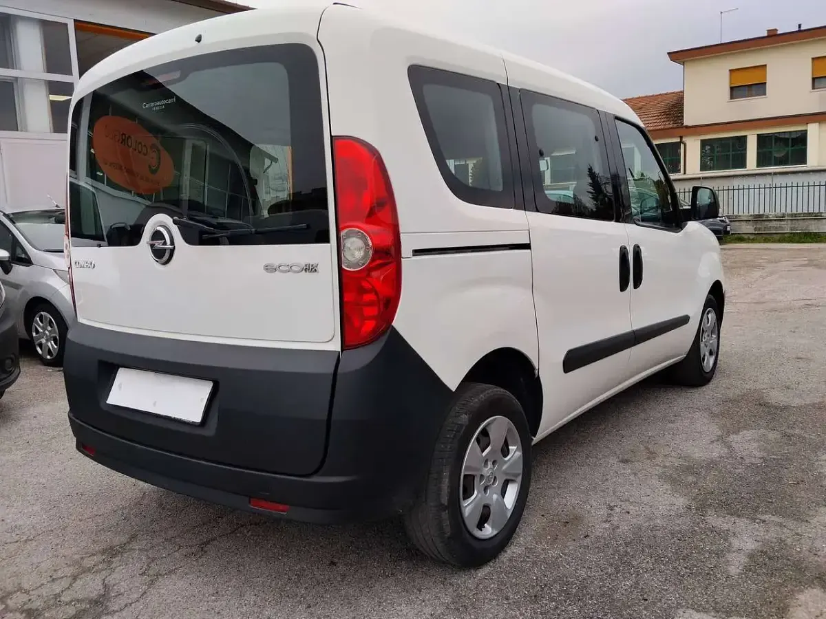 Usata Opel Combo 90 CV (66 kW) 2016 Bianco Monovolume