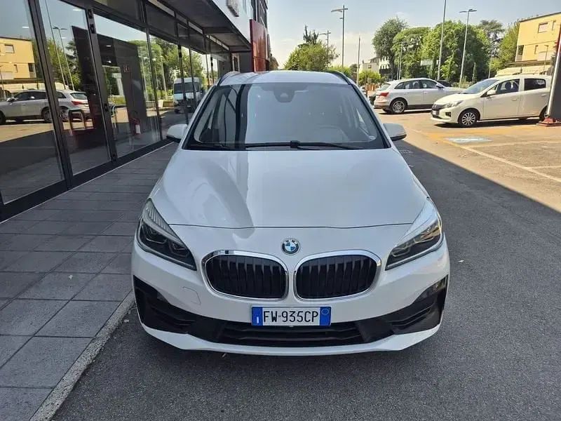 Usata BMW 218 Comfort Edition 150 CV (110 kW) 2019 Bianco Station wagon