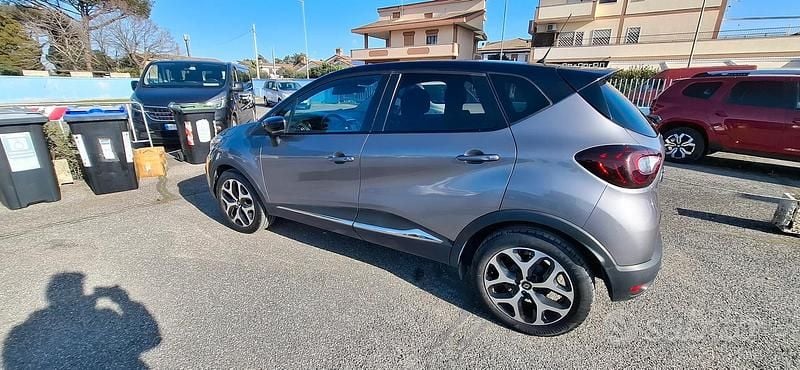 Usata Renault Captur 115 CV (84 kW) 2019 Grigio SUV