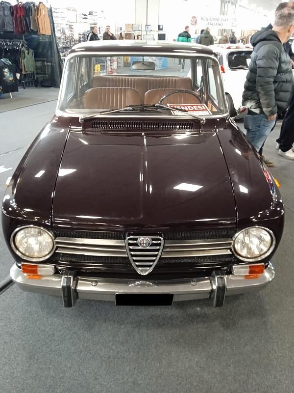 Marrone Usata 1970 Alfa Romeo Giulia Ti Tre volumi | 18.000 € - Immagine 1/4