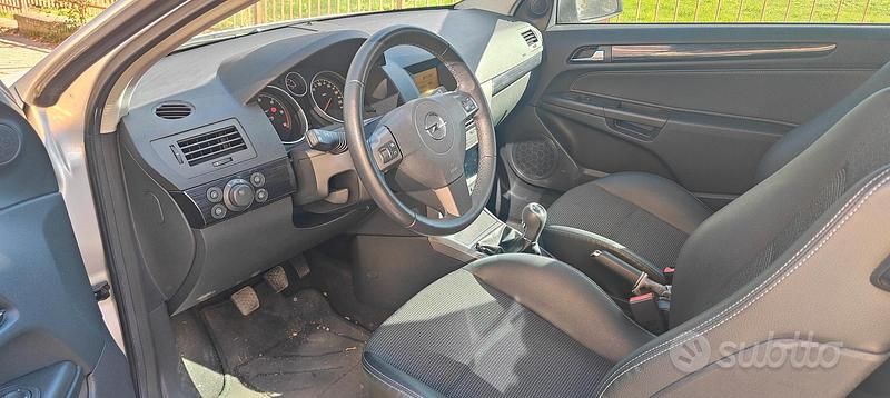 Usata Opel Astra GTC 150 CV (110 kW) 2006 Grigio Coupé